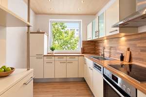 Uni-nah wohnen in Regensburg – renovierte 2-Zimmer-Wohnung mit Wintergarten & Garage