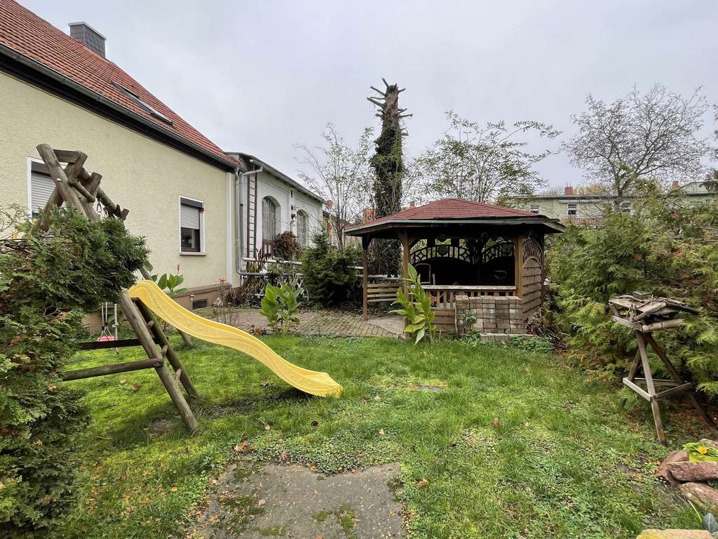 Immobilie in Güsten - Teilsaniertes Haus mit viel Platz !



 - Bild 3