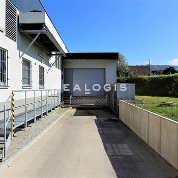 Schweinfurt, ca. 1.800 m² Hallenfläche zzgl. Showroom zu vermieten