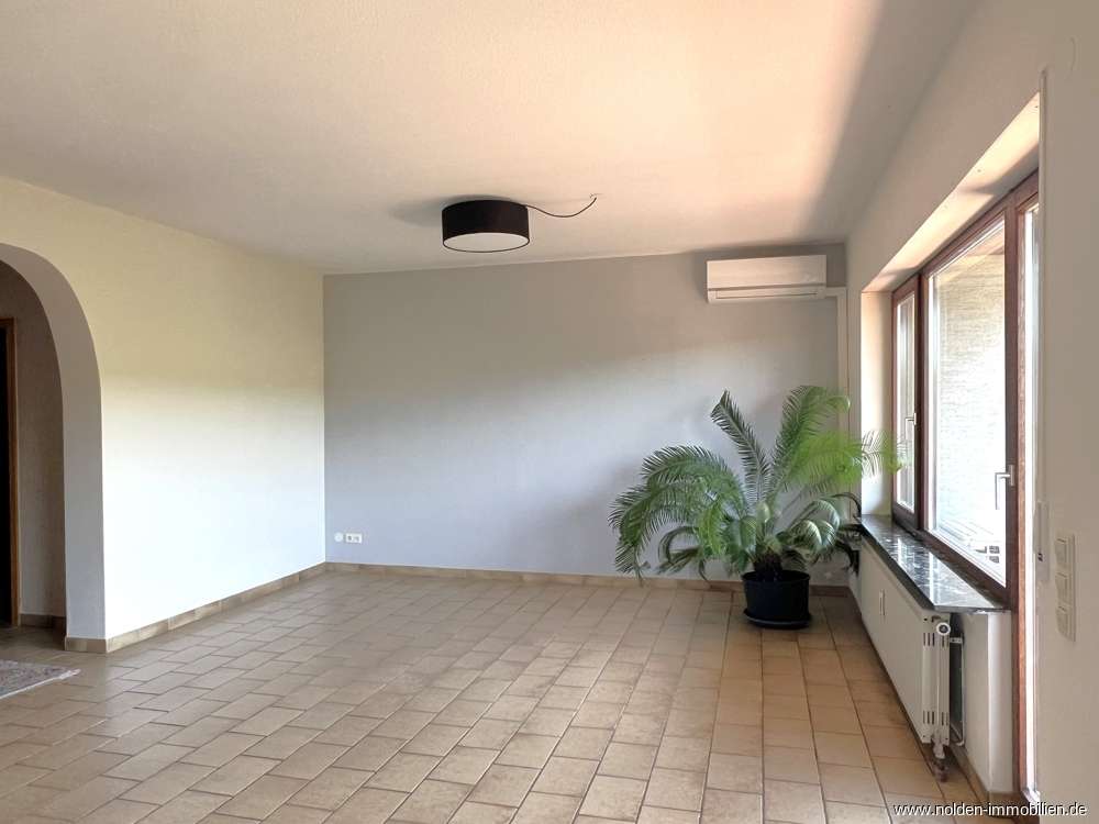 Immobilie in Schwetzingen - ***VIELSEITIG & GROSSZÜGIG – 4 WOHNEINHEITEN MIT GARTEN, GARAGE & STELLPLÄTZEN*** - Bild 2