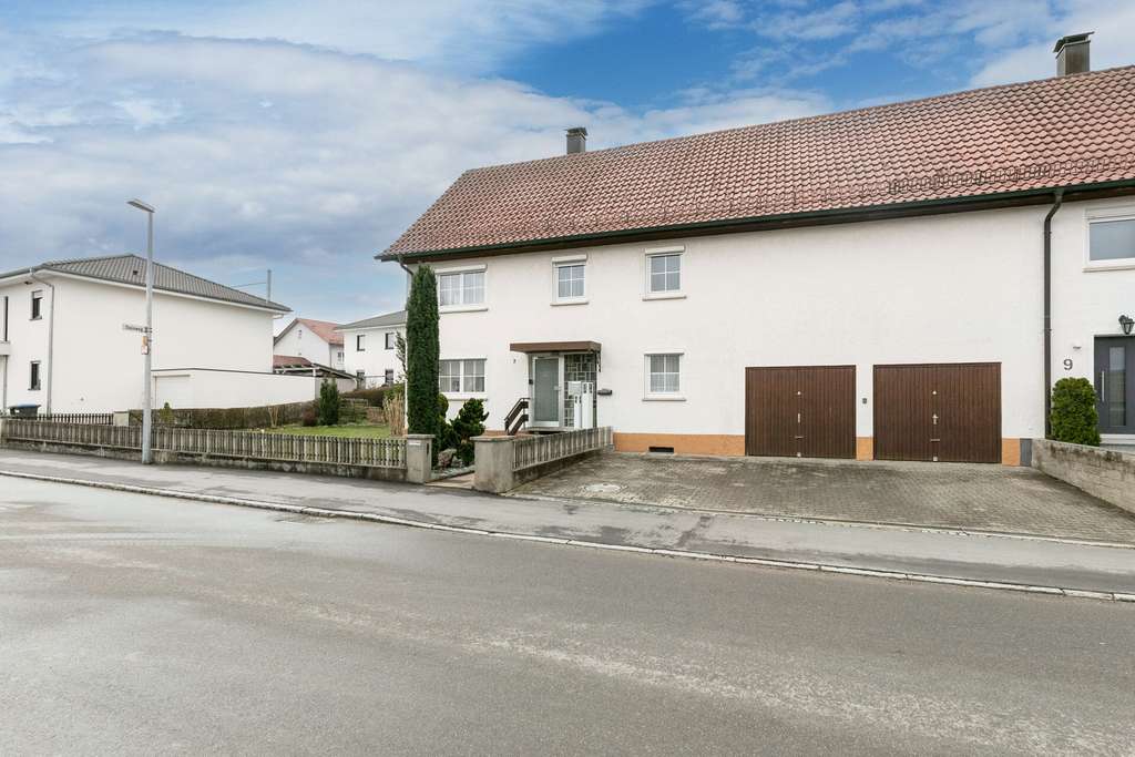 Immobilie in Staig - Ländlicher Charme trifft Möglichkeiten – DHH mit Wintergarten & Ausbaureserve - Bild 3