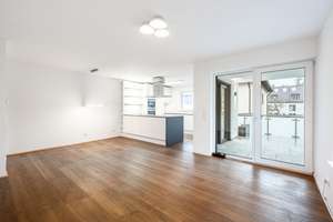 AIGNER - Stufenlos! Bezugsfreie 4-Zimmer-Wohnung mit West-Loggia und Blick ins Grüne – Die vollständige Adresse der Immobilie erhältst du vom Anbieter., 81545 Harlaching, München – Vorschaubild 2
