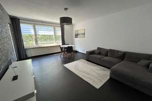 Modernisierte 3-Zimmer-Wohnung, Stellplatz, Wintergarten-Balkon und Einbauküche in SZ- Fredenberg