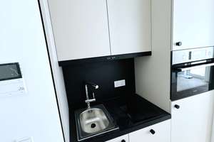 Moderne möblierte Wohnung direkt in Adlershof mit EBK sowie Balkon!!!!!! – Otto-Franke-Straße 45, 12489 Adlershof, Berlin – Vorschaubild 3