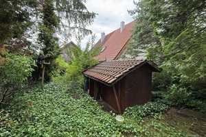 Ruhige Lage! Freie 6-Zi.-DHH mit Garten, Terrasse, Balkon, ca. 130 m² Wfl., Garage, Bj. ca. 1984 – Stuttgart – Vorschaubild 2