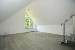 Einzugsfertige Dachgeschosswohnung am Lohmühlenpark! !