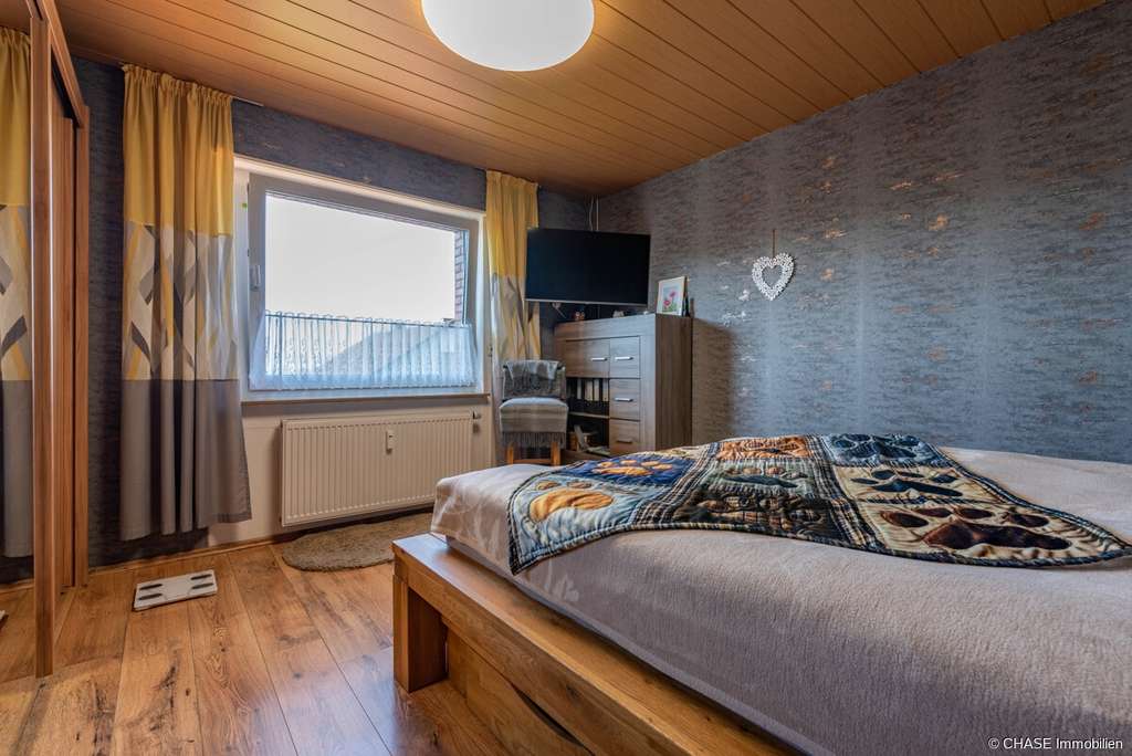 Immobilie in Hessisch Oldendorf - Großzügiges 3-Familienhaus in idyllischer Feldrandlage von Hessisch Oldendorf – OT Rohden! - Bild 3