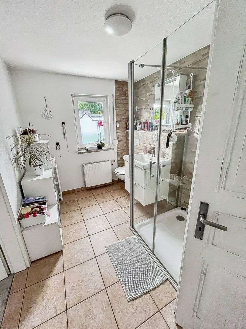 Immobilie in Daaden - Bezugsfertige Doppelhaushälfte auf großzügigem Grundstück in zentraler Lage von Daaden-Biersdorf - Bild 1