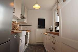 Helle, möblierte 4-Zimmer-Wohnung 84m² mit Loggia, Einbauküche + Aufzug im 4. OG. in SZ-Thiede