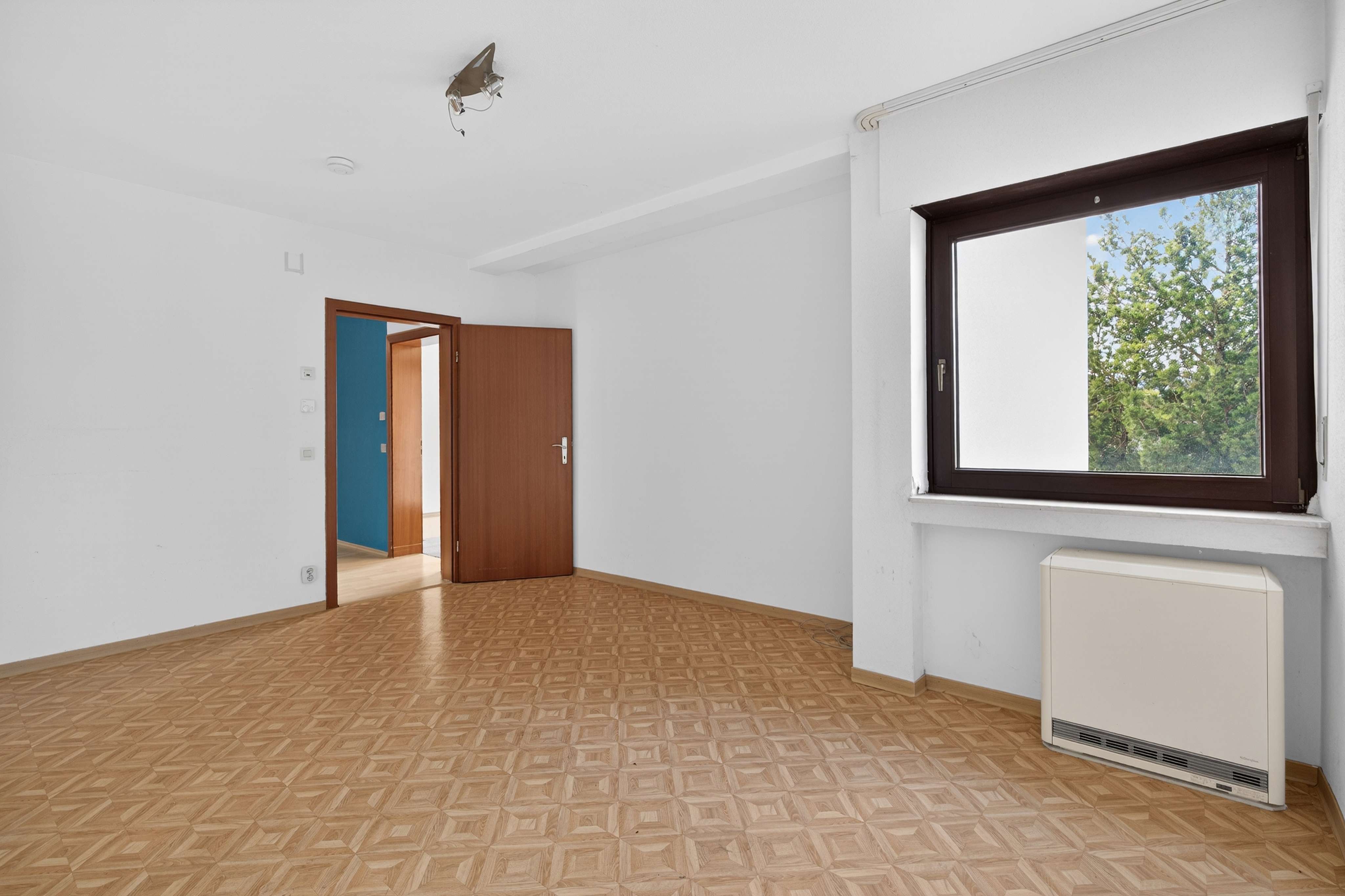 Immobilie in Waldbronn - Helle, geräumige 2-Zimmer-ETW mit Südwestbalkon in Waldbronn-Etzenrot - Bild 2