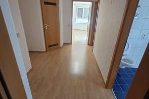 Lebendiger Wohnraum: 2,5-Zimmer-Wohnung in Esslingen am Neckar – Landenbergerstraße 14, 73728 Innenstadt, Esslingen am Neckar – Vorschaubild 6