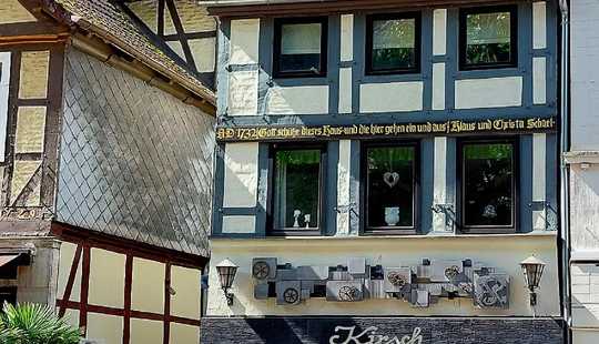 Bild von Wohn- und Geschäftshaus mit Garage