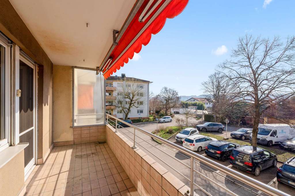 Immobilie in Rheinfelden (Baden) - 3,5-Zimmer-Wohnung mit Loggia und Lift – Renovierungsobjekt in Toplage nahe Bahnhof Herten - Bild 1