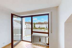Licht. Raum. Südbalkon. 2 Zimmer DG Wohnung mit Einbauküche ++Decker Immobilien++ – Die vollständige Adresse der Immobilie erhältst du vom Anbieter., 84478 Waldkraiburg – Vorschaubild 2