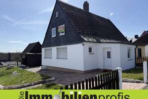 1333 - Hof: Charmante kleine Doppelhaushälfte mit großem Garten – Die vollständige Adresse der Immobilie erhältst du vom Anbieter., 95030 Innenstadt, Hof – Vorschaubild 1