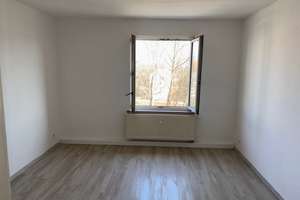 2 Monate Kaltmietfrei  - Wohnküche - WG geeignet - Bad mit Wanne und Fenster – Rudolf-Krahl-Str. 23, 9116 Altendorf, Chemnitz – Vorschaubild 4