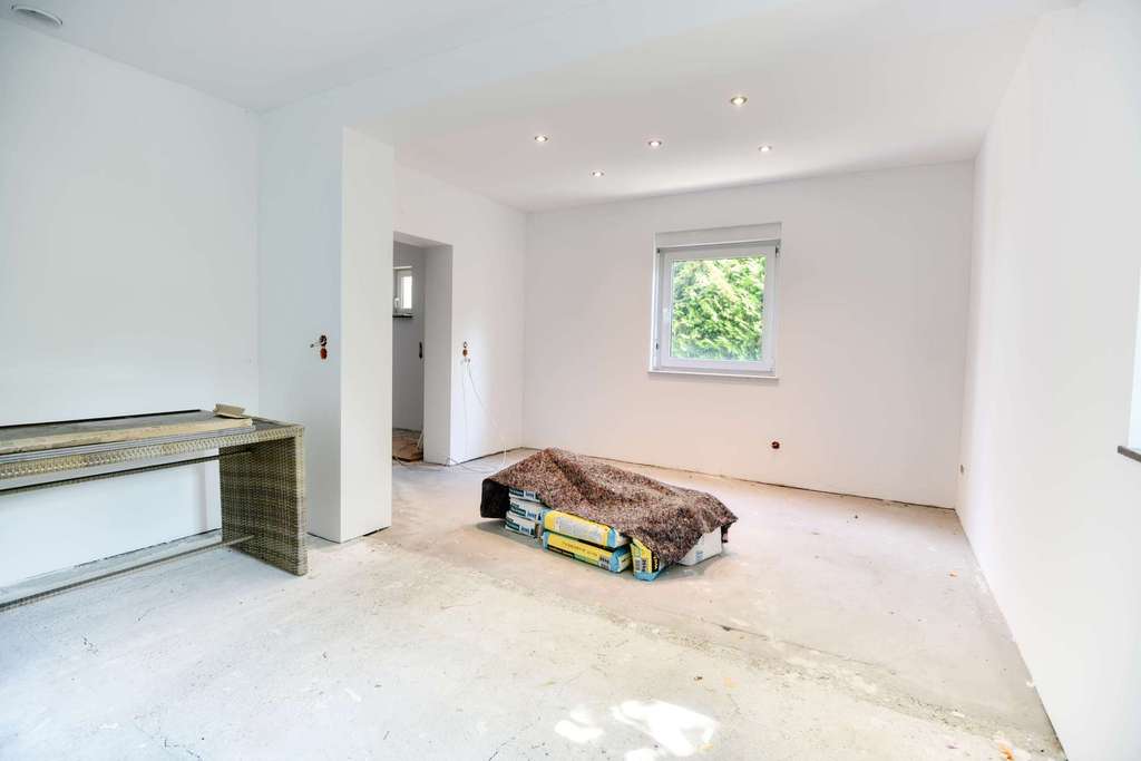 Teilrenoviertes EFH mit Potential | Ruhige & zentrale Lage | Stellplatz inkl.