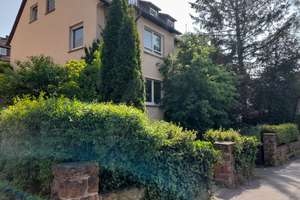 Freistehendes Einfamilienhaus mit Garten und DG Einliegerwohnung in Top-Lage, Privatverkauf