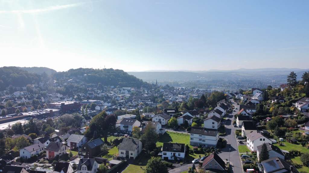 Immobilie in Linz am Rhein - Gepflegtes Dreiparteienhaus in bester Aussichtslage! - Bild 1