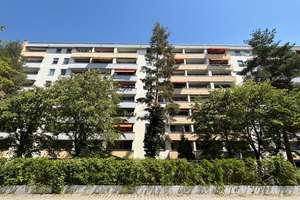 Renovierungsbedürftige 3-Zimmer-Wohnung mit traumhaften Weitblick in München-Neuhausen