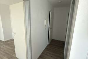 helle renovierte 2-Zimmer-Wohnung 52m² im Dachgeschoß Einbauküche Duschbad in Heide – Meldorfer Str. 184, 25746 Heide – Vorschaubild 3
