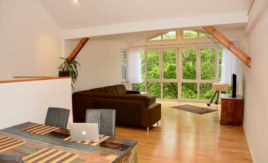 Provisionsfrei: Großzügige Maisonette-Wohnung mit Dachterrasse in Walllage