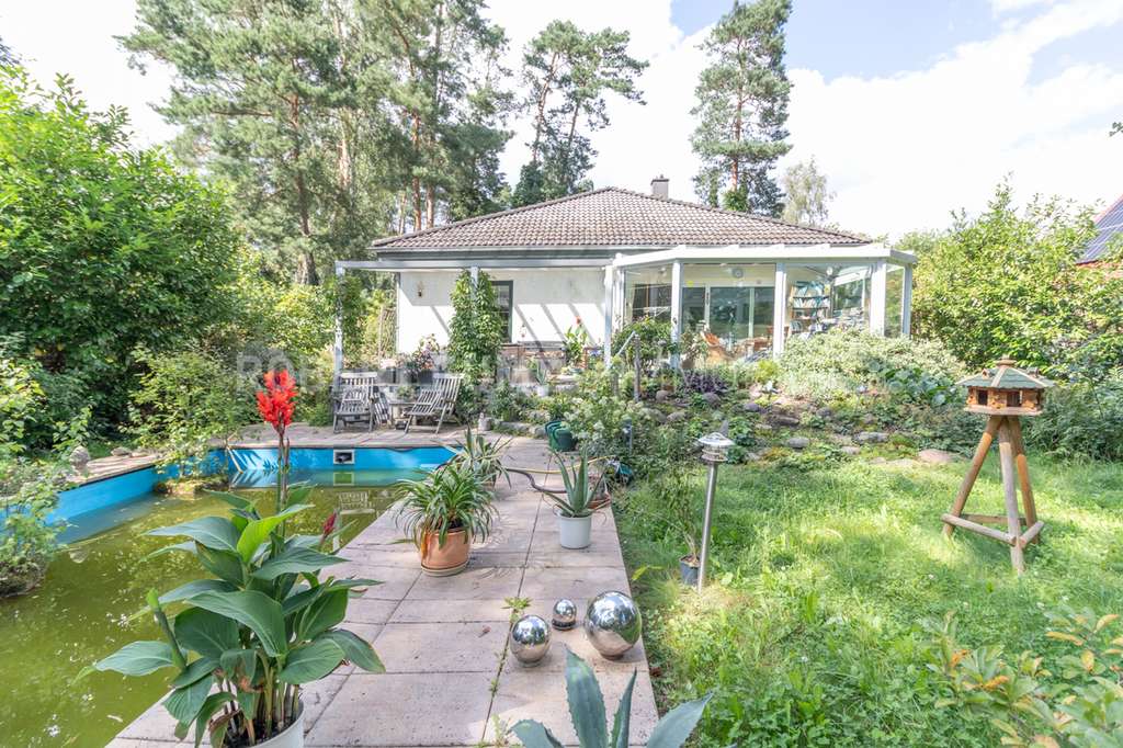 Immobilie in Petershagen/Eggersdorf - ✨Haus zum halben Preis – Traumhaftes Einfamilienhaus mit Wintergarten, & Pool - Bild 2