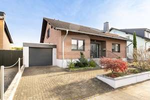 Ihr neues Zuhause in Weilerswist-Ottenheim! Freistehend und großzügig! – Die vollständige Adresse der Immobilie erhältst du vom Anbieter., 53919 Weilerswist – Vorschaubild 1