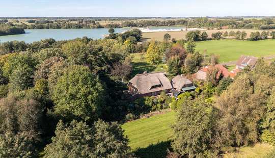 Bild von Wohnen im Ostfriesenstil: Reetgedecktes Idyll in Bestlage für Familien und Naturliebhaber