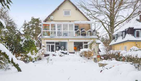 Bild von Elbdorf Rissen: Repräsentative Villa mit Veranda, Sonnenterrasse, Balkon und herrlichem Garten...