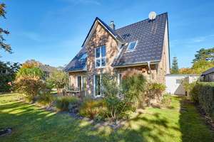 Das Haus fast neu - 
der Garten ein Traum – Die vollständige Adresse der Immobilie erhältst du vom Anbieter., 22926 Ahrensburg – Vorschaubild 2