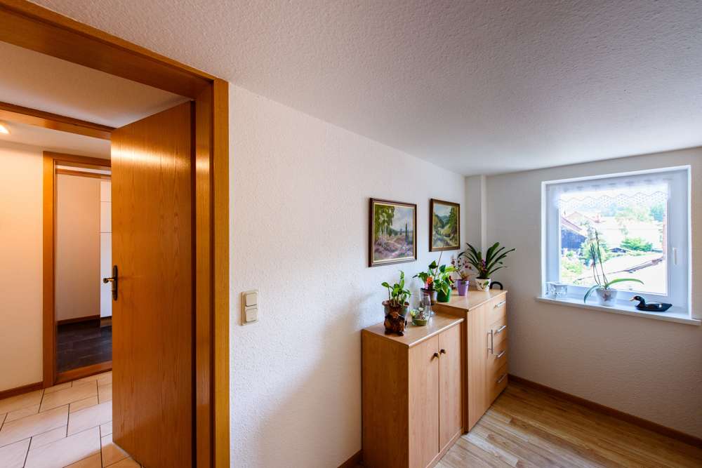 Immobilie in Wernigerode - Neu kalkuliert in Wernigerode: Bezugsfertiges Wohnhaus (Garten, Kamin, Carport)+ Einnahmen nebenan! - Bild 2