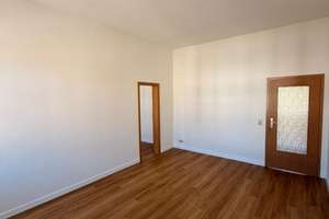 Helle 3-Raum Wohnung mit Tageslicht Bad, Balkon und Carport Stellplatz – Marienberger Straße 16, 9125 Altchemnitz, Chemnitz – Vorschaubild 3