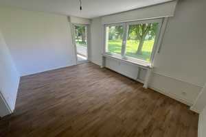 Helle Wohnungen mit Seniorenbadewanne und Balkon im grünen Zinkhüttenpark! – August-Thyssen-Straße 53, 47166 Duisburg – Vorschaubild 5