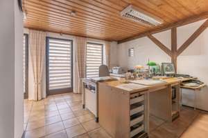 Neue Wärmepumpe! 1-2 Fam.-Haus in bester Wohnlage mit PV-Anlage inkl. Stromspeicher! – Die vollständige Adresse der Immobilie erhältst du vom Anbieter., 84089 Aiglsbach – Vorschaubild 24