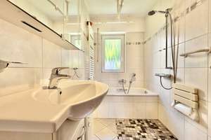 **Schönes Einfamilienhaus mit ELW und Doppelgarage in toller Lage von Siegen / Gosenbach** – Die vollständige Adresse der Immobilie erhältst du vom Anbieter., 57080 Gosenbach, Siegen – Vorschaubild 11