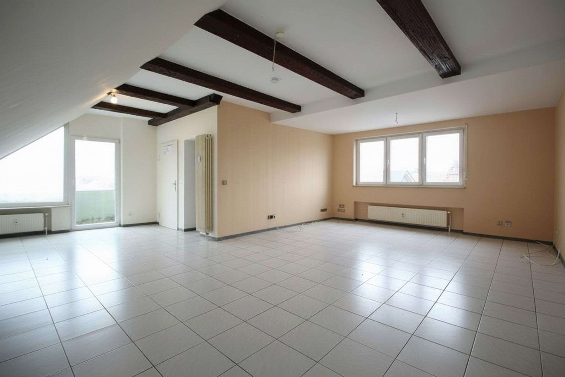 Renovierungsbedürftige, helle 3 Zimmer Wohnung mit Balkon in Astheim, Groß Gerau Kreis – Bild 1