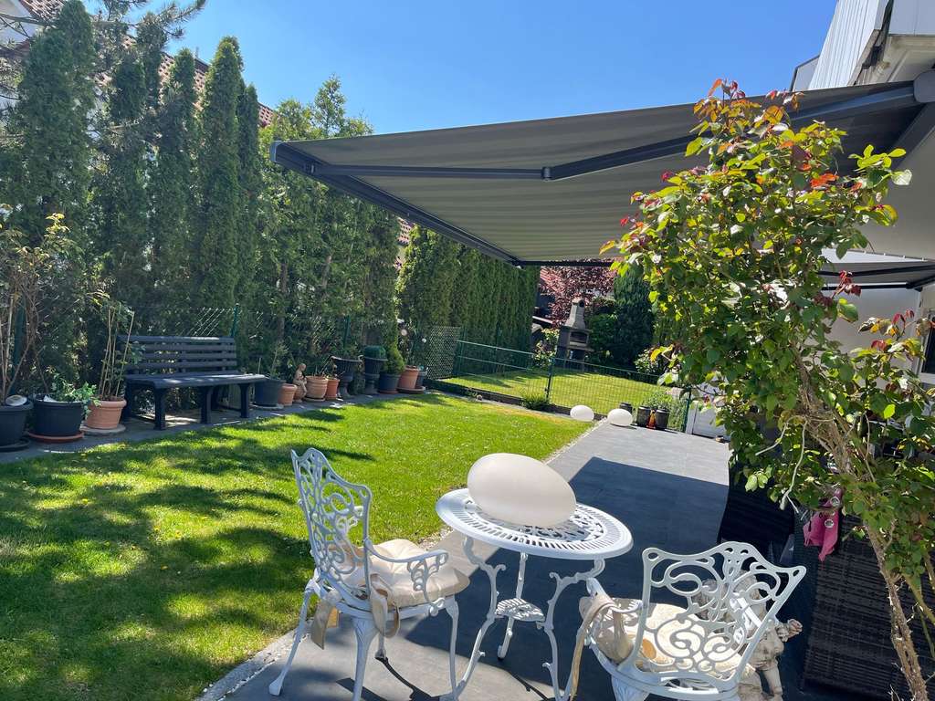 Moderne 4-Zi. Wohnung+Garten mit Terrasse, Garage und Stellplatz in ruhiger Wohnlage von Leonberg