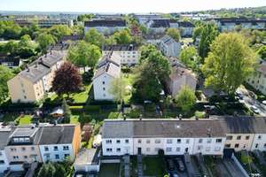 Ein Zuhause (freigestellt) für die ganze Familie - Frisch renoviertes Raumwunder mit Koiteich – Erich-Ollenhauer-Straße 166, 65199 Dotzheim, Wiesbaden – Vorschaubild 3