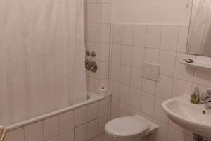 Befristete Zwischenmiete: Helle Altbau-Wohnung mit 2 Zimmern und EBK in Heidelberg – Die vollständige Adresse der Immobilie erhältst du vom Anbieter., 69117 Altstadt, Heidelberg – Vorschaubild 5