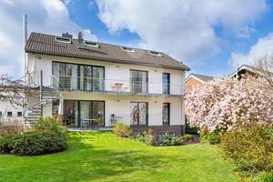Exklusives Zweifamilienhaus mit Stil, Privatsphäre und Gartenidylle!