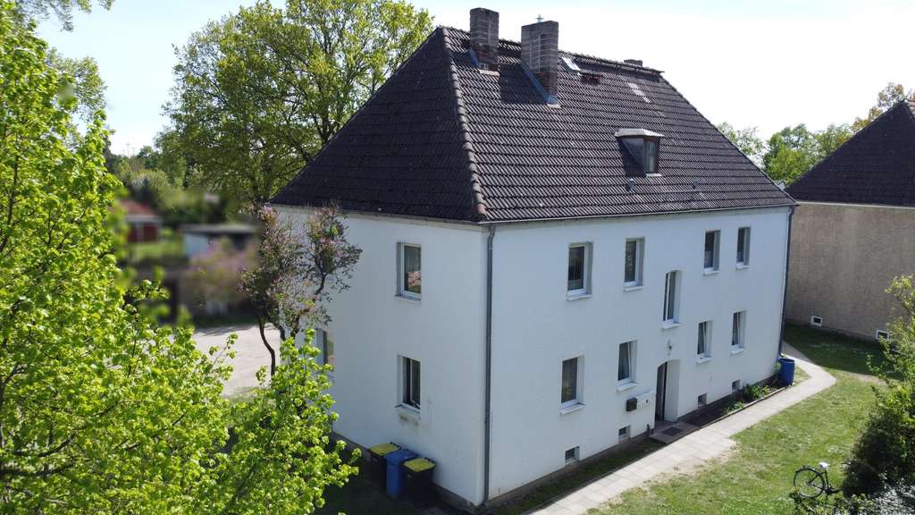 Immobilie in Werneuchen - Solide Kapitalanlage mit Potenzial: Voll vermietetes 4-Parteienhaus mit Ausbaureserve im Dach - Bild 1