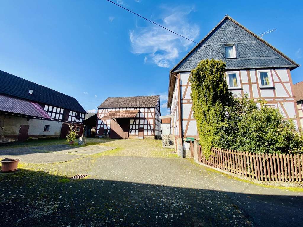 Immobilie in Lahntal - Historischer Bauernhof mit großem Grundstück, 1.982 m² Raum für Visionen im idyllischen Lahntal - Bild 1
