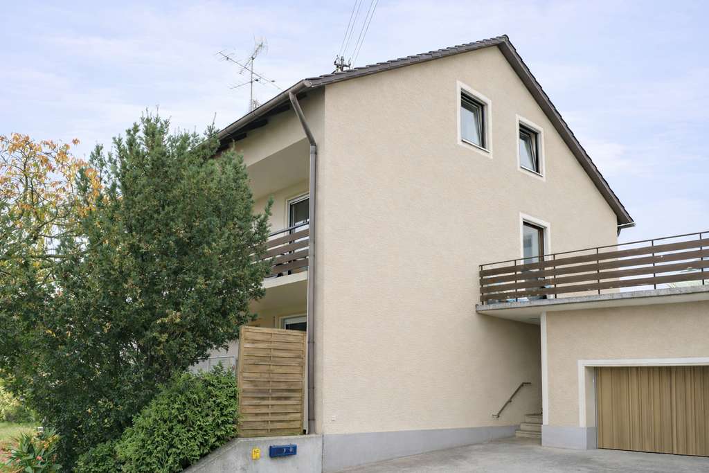 Immobilie in Wertingen - Solides Mehrfamilienhaus mit 3 Wohneinheiten mit Potenzial - Bild 0