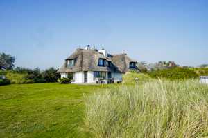Hamptons auf Sylt - Reetgedecktes Anwesen in erster Reihe mit Meerblick und Strandzugang – Süderheidetal 38, 25992 Nordfriesland (Kreis) – Vorschaubild 14