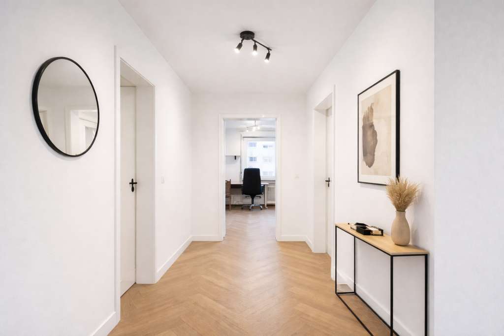 Immobilie in Schwieberdingen - Helle 4-Zimmer-Wohnung mit Südbalkon, Gäste-WC  Stellplatz in Schwieberdingen - Bild 2