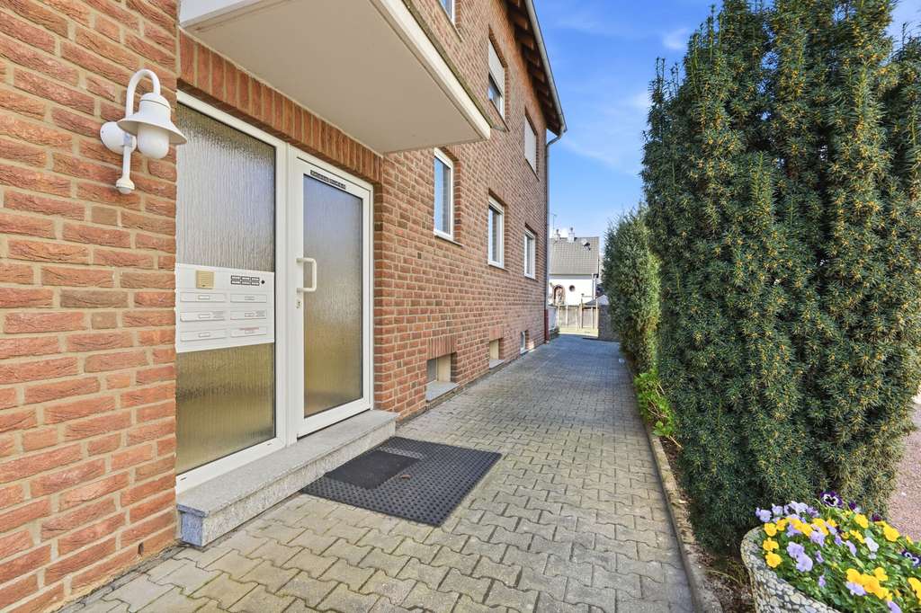 Immobilie in Bedburg - Renditeobjekt; vermietetes 7-Familienhaus in guter Wohnlage; incl. PKW-Stellplätzen - Bild 3