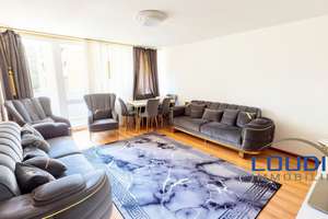 Großzügige 4-Zimmerwohnung mit Balkon.