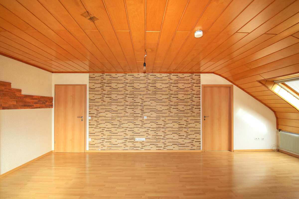 Immobilie in Altrip - Freie 3 ZKB Dachgeschoss mit Klimaanlage sucht neuen Eigentümer/in, Auch als Anlage attraktiv - Bild 1