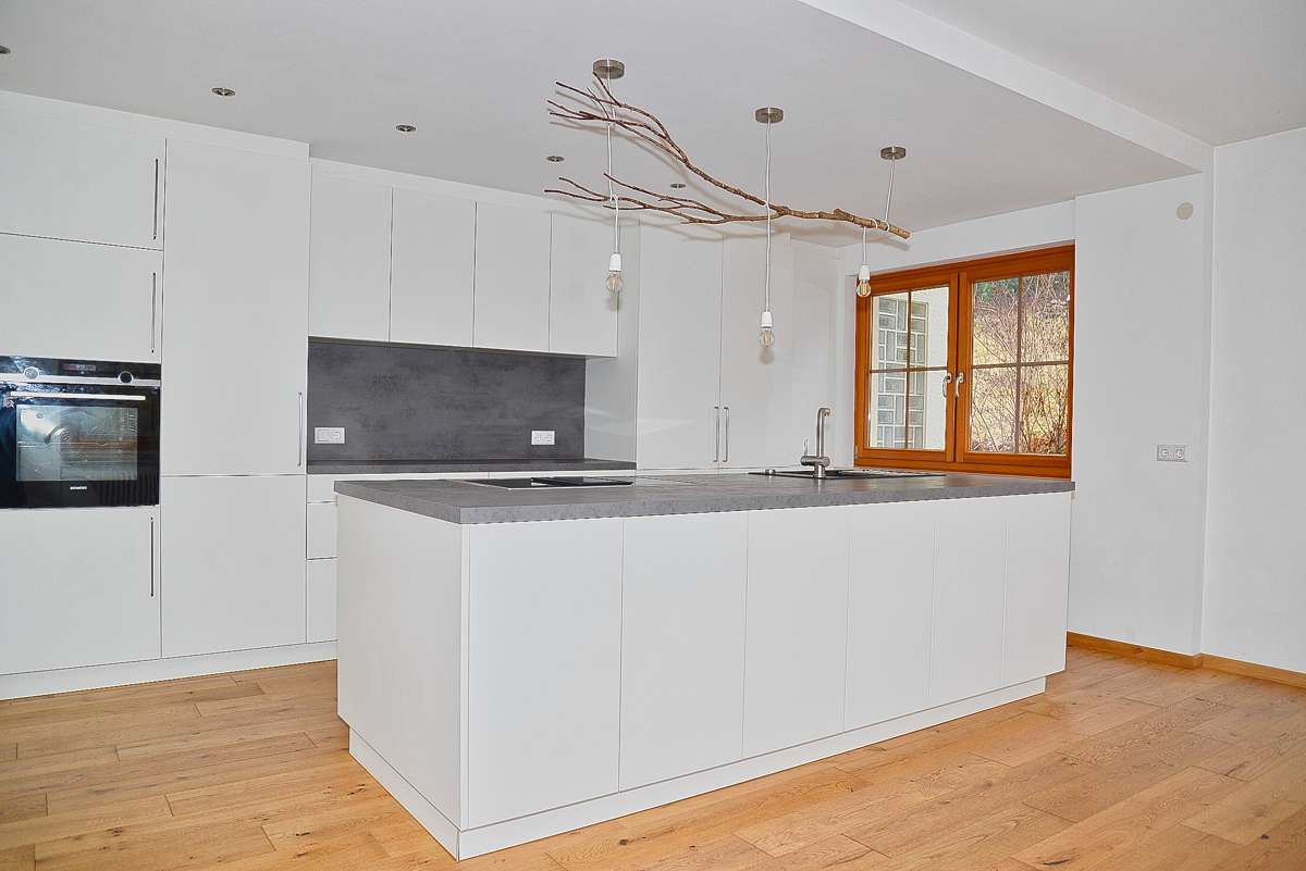 Immobilie in Enzklösterle - Mehrgenerationenhaus, Ferienwohnungen, ruhige Lage, sehr guter Zustand, neue Heizung, PV, Garagen - Bild 2